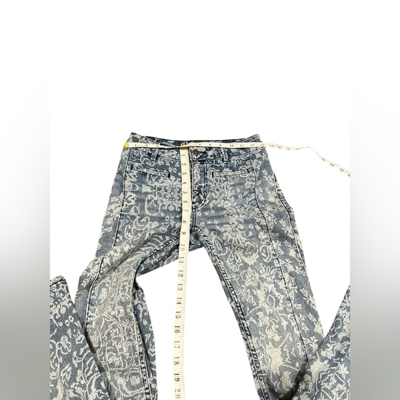 We The Free People Jeans Womens Denim Blue Flare Bell Bottom Floral Festival 25 - Picture 5 of 11